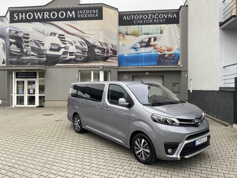Toyota Proace 9 person